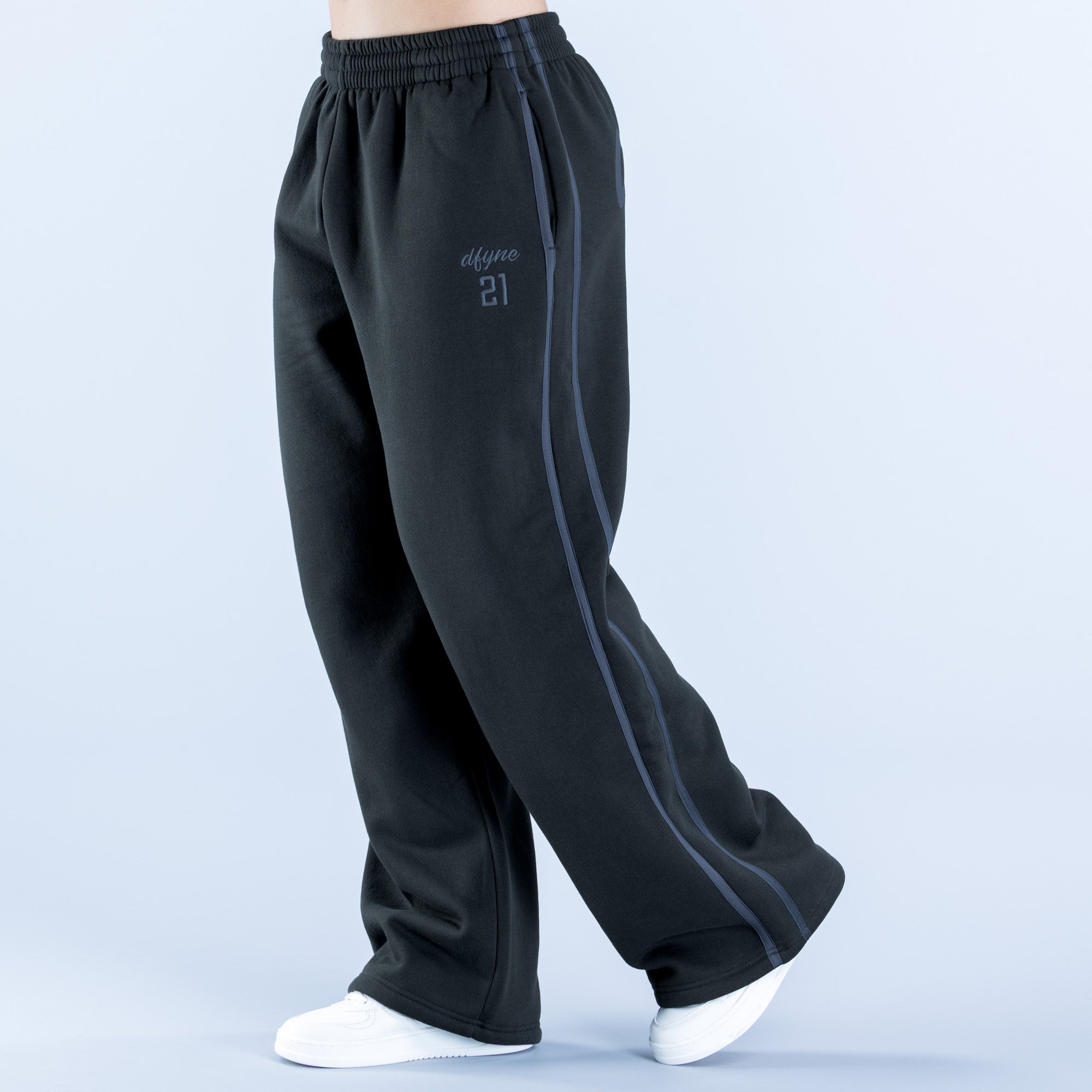 TEAM LOGO WIDE JOGGER PANTS 今季新作　サイズ4 TEAM LOGO WIDE JOGGER PANTS 今季新作 サイズ4 TEAM LOGO WIDE JOGGER