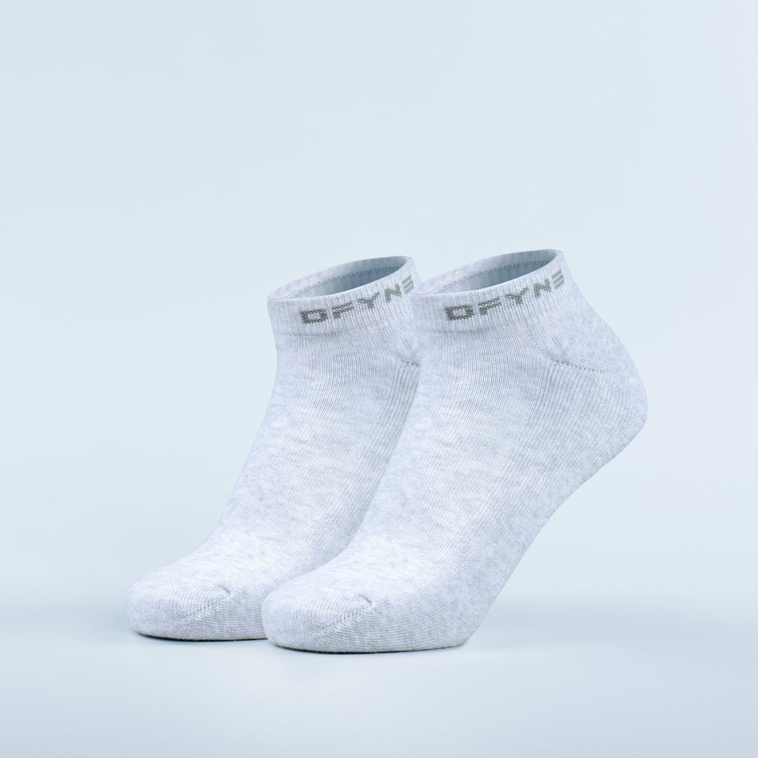 Light gray ankle socks, cushioned heel and toe, DT.FNS logo band