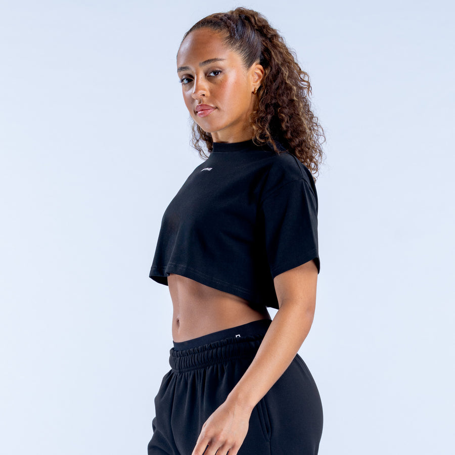 Black crop T-shirt with crew neck and short sleeves