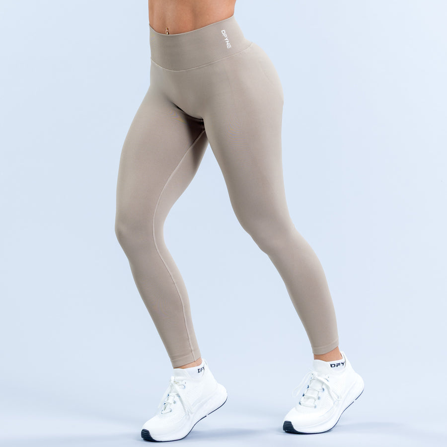 Beige leggings, full-length with smooth seams and logo at ankle