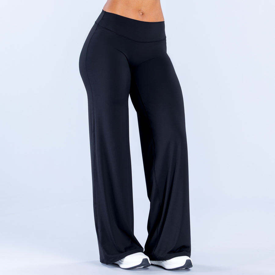 Wide leg pants in dark color, high-rise waistband and long loose flared legs