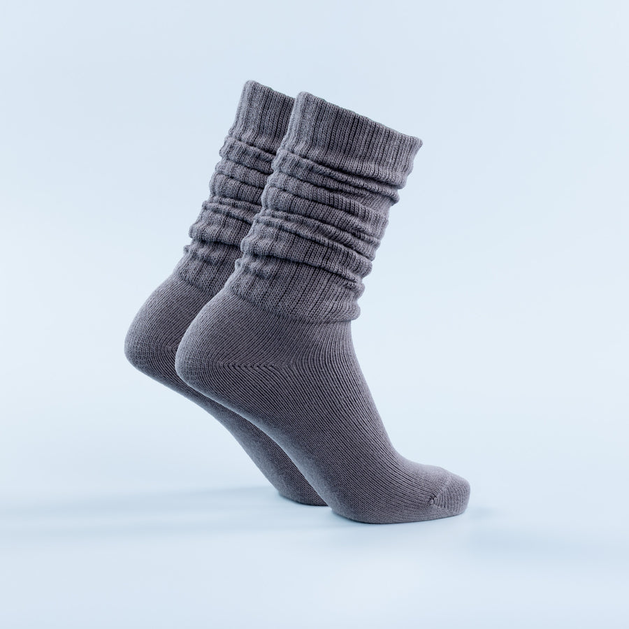 Dark gray scrunch knit ankle socks with ribbed cuff