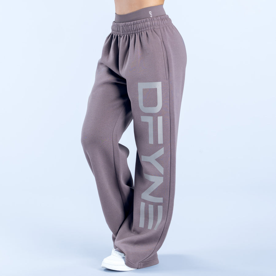 Mauve wide-leg jogger pants, elastic waist and vertical side logo