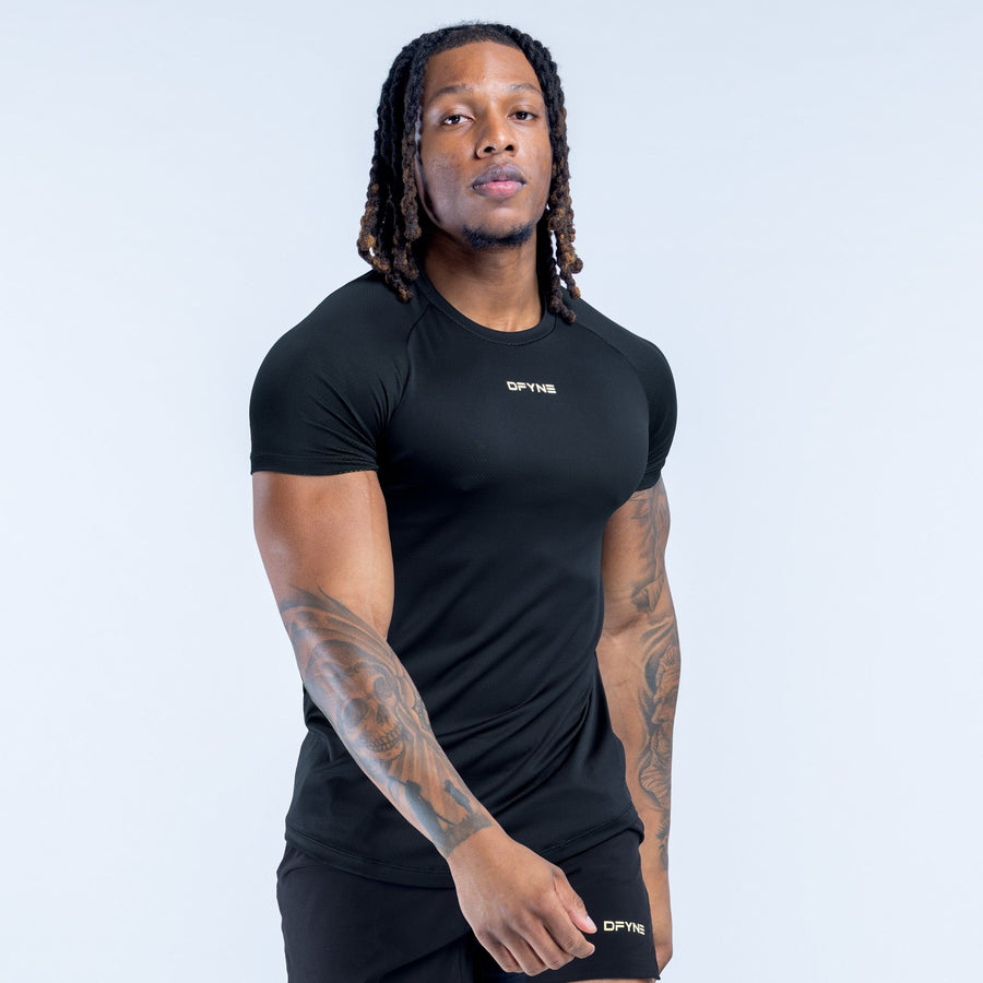 Black training T-shirt with crew neck and short sleeves, logo at chest and hem